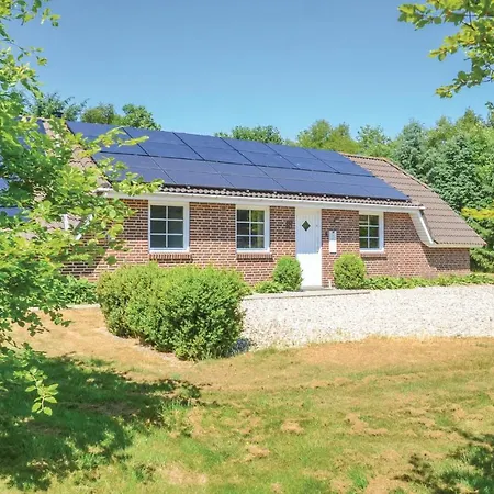 5 Bedroom Beautiful In Holiday home