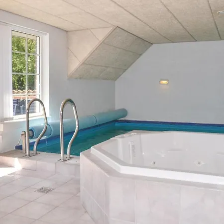 5 Bedroom Beautiful In Holiday home