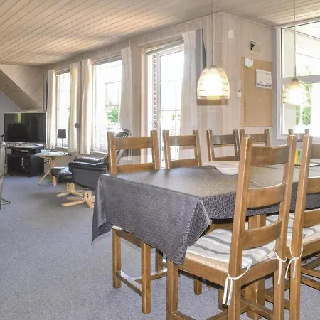 5 Bedroom Beautiful In Holiday home *